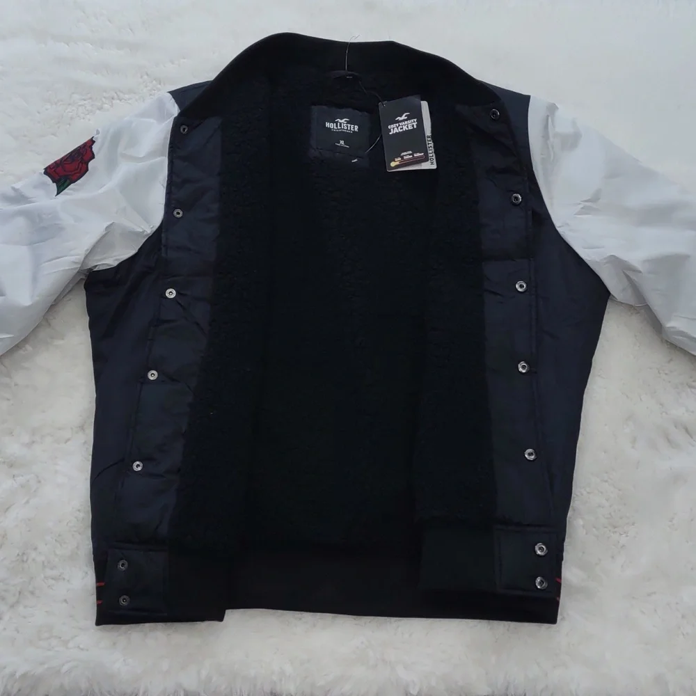 HOLLISTER COZY VARSITY JACKET. - Picture 16 of 17